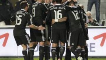 Los jugadores del Real Madrid celebran uno de los goles conseguidos en Elche.