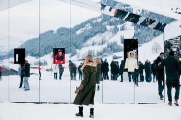 Situada en pleno corazón de los Alpes Suizos, la cabaña se ha convertido en un auténtico fenomeno viral en Instagram.