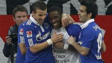 <b>GOLEADOR.</b> Farfán marcó el único tanto del partido.