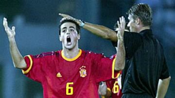 <B>CRÍTICAS AL ÁRBITRO</b>. Vitolo se lamenta de la mala actuación de Rosetti.