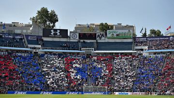 Afición de Chivas ayuda al mosaico del Cruz Azul