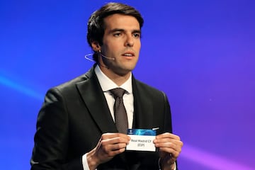 Kaká mostrando que el Real Madrid es cabeza del grupo G.