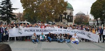 La Peña Madridista de Macedonia en Estambul.