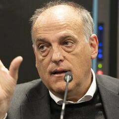 Macron por un lado, Tebas por el otro