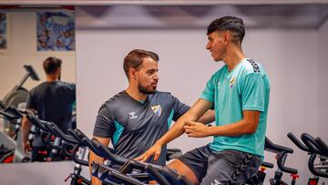 Manolo Sánchez, segundo entrenador del Málaga, en el primer día de pretemporada 2023-24.