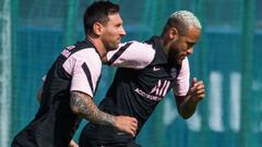 Saint Germain En Laye (France), 13/08/2021.- Lionel Messi and Neymar (R) of Paris Saint Germain take part in a training session at the Camp des Loges sports complex near Paris, France, 13 August 2021. (Francia) EFE/EPA/CHRISTOPHE PETIT TESSON