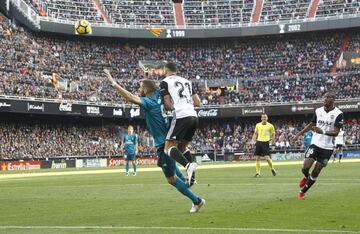 Montoya en el penalti a Benzema.