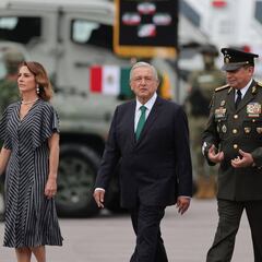Desfile por la Independencia rinde homenaje a héroes de la salud