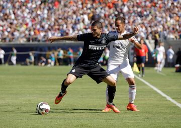 Tres años en el Real Madrid Castilla le sirvieron al gallego, por entonces aún extremo, para viajar al continente americano antes de su cesión al Espanyol. Al igual que Diego Llorente, jugó 45’ ante la Roma y el duelo completo frente a los interistas. A día de hoy sigue en la plantilla, donde se ha reencontrado con el técnico transalpino. Le queda un año de contrato (2024).