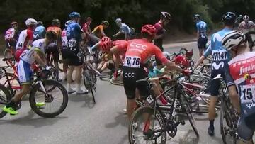 Ca&iacute;da masiva en la segunda etapa del Tour Down Under 2020.