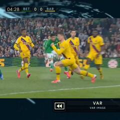 Lenglet y Sergi Roberto debieron ser expulsados, según Iturralde