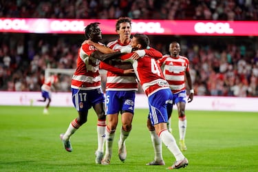 Pacheta encuentra su once