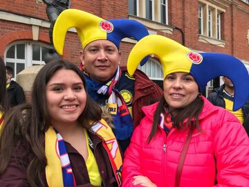 Hinchas de Colombia en el Craven Cottage de Londres para apoyar a su Selección ante Australia