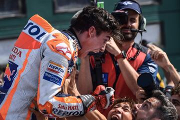 El piloto español aguntó toda la carrera detrás de Quartararo y le superó en la última vuelta. Con esta victoria Márquez se pone a 93 puntos de distancia con el segundo clasificado de la general. 
