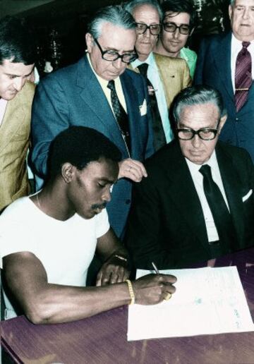 Laurie Cunningham estuvo en el Real Madrid entre 1979 y 1983. Despu¨¦s de eso milit¨® en el Sporting de Gij¨®n de 1983 a 1984, Olympique de Marsella en 1984 y 1985 y en el Rayo Vallecano en 1986-1987 y en una etapa posterior en 1988-1989. En el Charleroi belga jug¨® en 1987.