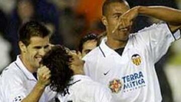 <b>EXHIBICIÓN.</B> El Valencia, liderado por Aimar, se ha exhibido ante los suizos del Basilea.