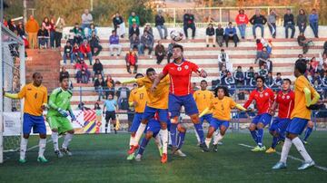 Luis Díaz, al medio, en un Chile-Colombia por la Copa América de Pueblos Indígenas del 2015.