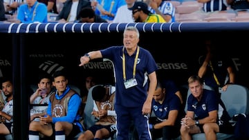 Soccer Football - FIFA Club World Cup - Group E - Urawa Red Diamonds v CF Monterrey - Rose Bowl, Pasadena, California, U.S. - June 25, 2025 CF Monterrey coach Domenec Torrent reacts REUTERS/Mike Blake