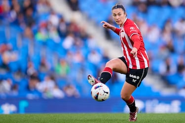 Llegó al Athletic desde el Real Madrid en 2023 como fichaje estrella y con el logro de ser la máxima goleadora de la historia de la Real Sociedad en su historia. Anotó siete goles y esta temporada lleva cinco. En su horizonte también hay un interrogante.