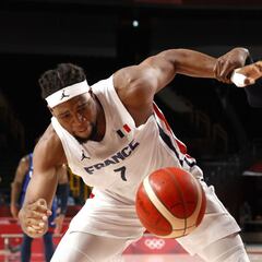 France shock Team USA in basketball opener