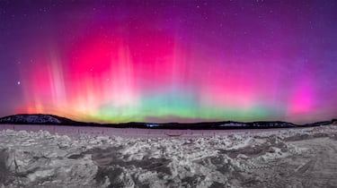 La aurora boreal ilumina el cielo en la aldea de Beiji, ciudad de Mohe, provincia de Heilongjiang, China. 