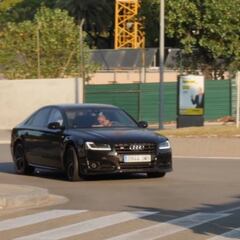 Piqué la vuelve a liar con el coche: comparen con Suárez y entenderán el disparate