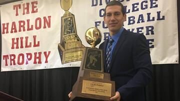 Luis Pérez recibe el premio al mejor jugador de la NCAA-DII