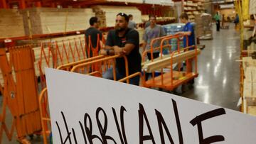 FILE PHOTO: People line up to buy wood to protect their assets before the hurricane Milton, in Orlando, Florida, U.S. October 8, 2024. REUTERS/Jose Luis Gonzalez/File Photo