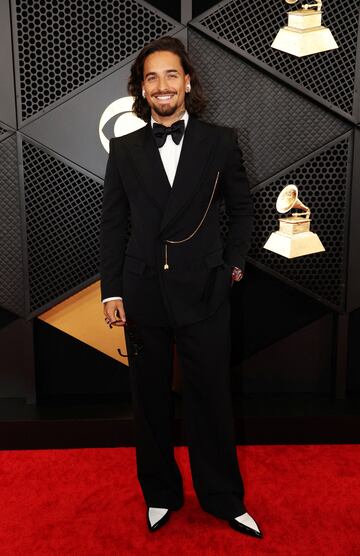 Maluma posa en la alfombra roja de los Grammys 2024 celebrados en el Crypto.com Arena situado en la ciudad de Los Ángeles, en California.