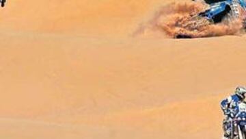 <b>LA BELLEZA DEL DESIERTO. </b>Carlos Sainz, en el pasado Dakar, tuvo problemas en la dunas, pero este año afrontará la prueba africana al menos con el ensayo de Dubai.