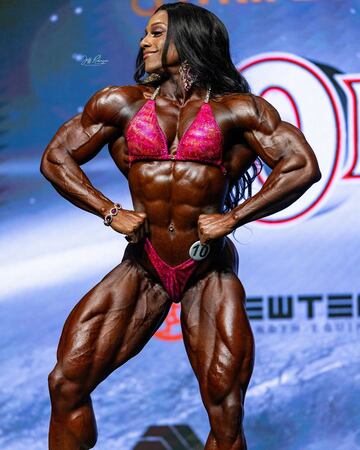 Andrea Shaw, nacida en Detroit en 1983 ha sido campeona de Ms. Olympia cuatro años consecutivos (2020, 2021, 2022, 2023). Andrea superó a Ángela Yeo, segunda, y Alcione Barreto, tercera.