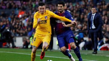 Soccer Football - La Liga Santander - FC Barcelona vs Atletico Madrid - Camp Nou, Barcelona, Spain - March 4, 2018 Atletico Madrid's Jose Gimenez in action with Barcelona’s Luis Suarez REUTERS/Juan Medina