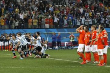 Argentina deja eliminada en semifinales a Holanda, en el Mundial de Brasil.