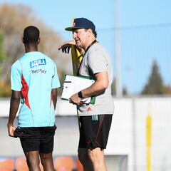 Colombia continúa trabajando en Valencia con 13 jugadores