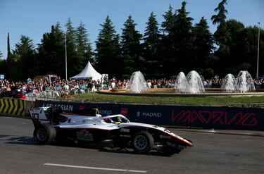 La piloto española de F3 Mari Boya en acción durante la gira de presentación.