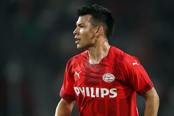 Una de las actuales figuras de la Selección de México y recordado por su gol a Alemania en el Mundial 2018. El jugador actualmente juega para PSV Eindhoven, tras cuatro años en el Napoli. 