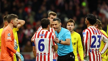Soccer Football - UEFA Champions League - Atletico Madrid v Bodo/Glimt - Riyadh Air Metropolitano, Madrid, Spain - January 28, 2026 Atletico Madrid's Koke remonstrates with referee Maurizio Mariani REUTERS/Susana Vera
