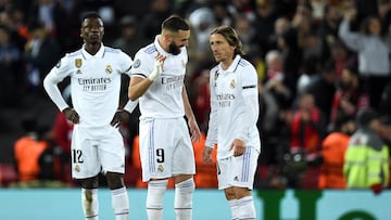 Karim Benzema y Luka Modric, jugadores del Real Madrid, durante el partido ante el Liverpool.