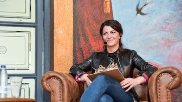 La fundadora de la nueva formaci¨®n pol¨ªtica Caminando Juntos, y presidenta de la Fundaci¨®n Igualdad Iberoamericana, Macarena Olona, presenta su proyecto pol¨ªtico, en el Casino Principal, a 3 de junio de 2023, en Guadalajara, Castilla-La Mancha (Espa?a). Adem¨¢s de presentar las bases de su nuevo proyecto pol¨ªtico de cara a las elecciones generales adelantadas del 23J, Olona imparte una conferencia bajo el t¨ªtulo ¡®Protecci¨®n de los menores frente a la violencia y las denuncias falsas'. Olona fue la portavoz y secretaria general de Vox en el Congreso de los Diputados de mayo de 2019 a mayo de 2022.
03 JUNIO 2023;CAMINANDO JUNTOS;FORMACI?N POL?TICA;VOX;EX VOX;
Rafael Mart¨ªn / Europa Press
03/06/2023
