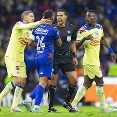 Clásico Joven termina ‘calientito’ en la cancha del Azteca