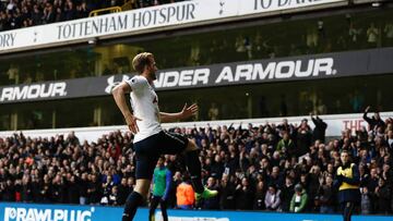 Kane double keeps Spurs in title hunt