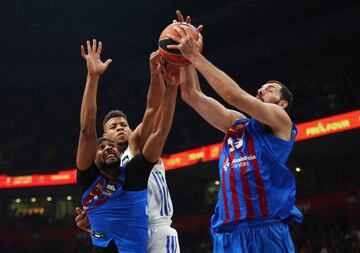 Nikola Mirotic, Brandon Davies y Walter Tavares.