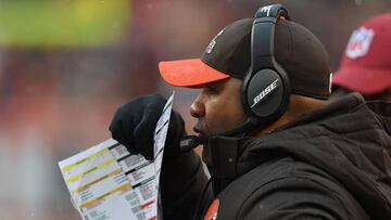 CLEVELAND, OH - NOVEMBER 20: Head coach Hue Jackson of the Cleveland Browns looks on during the second quarter against the Pittsburgh Steelers at FirstEnergy Stadium on November 20, 2016 in Cleveland, Ohio. Jason Miller/Getty Images/AFP
== FOR NEWSPAPERS, INTERNET, TELCOS & TELEVISION USE ONLY ==