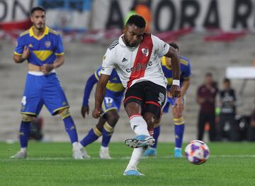 Miguel Borja durante un Superclásico River Plate - Boca Juniors.