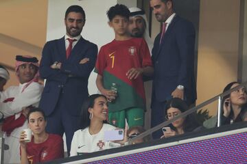 Georgina Rodr¨ªguez ha sufrido en el palco del Al Thumama Stadium como una aficionada lusa m¨¢s durante el encuentro entre la selecci¨®n portuguesa y la marroqu¨ª.