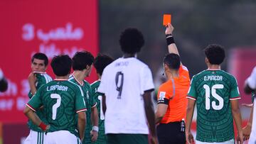 during the FIFA Under-17 World Cup match between Mexico (Mexican National team) and Portugal as part Round for 16 at Aspire Zone Academy - Pitch 3 on November 18, 2025 in Doha, Qatar.
