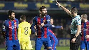 Barcelona tell Pique to stop referee criticism amid probe