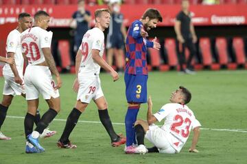 Barcelona's Spanish defender Gerard Pique (2ndR) argues with Sevilla's Spanish defender Sergio Reguilon (R) during the Spanish league football match between Sevilla FC and FC Barcelona at the Ramon Sanchez Pizjuan stadium in Seville on June 19, 2020. (Pho