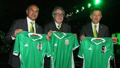 Juan Carlos Osorio presenta la nueva camiseta del ‘Tri’