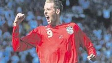 <b>GOLEADOR INGLÉS. </b>Crouch celebra uno de los goles ante Jamaica.